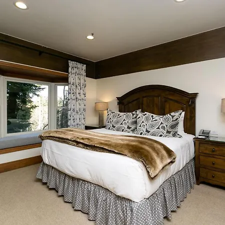 Luxury Four Bedroom Multi-Level Townhouse With Hot Tub Townhouse